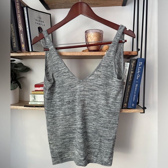 Lululemon Knit Mix & Mingle Knit Tank Top Heathered Gray
Low Back Twist Sweater - Picture 3 of 7